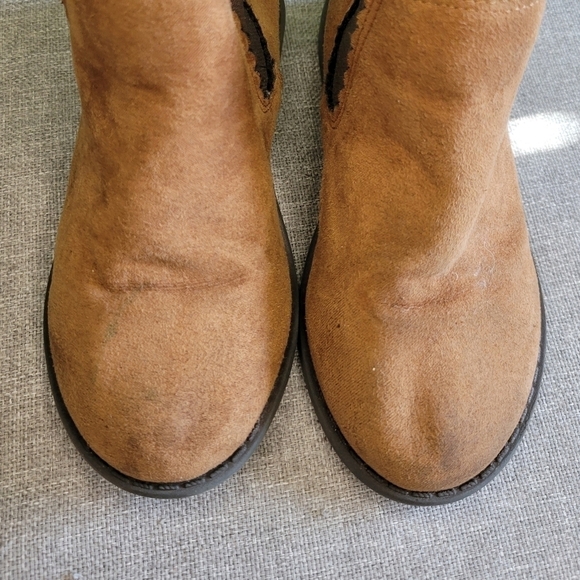 Bundle of 3 pairs of boys shoes. - Picture 6 of 14